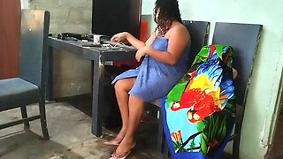 I Masturbate to My Toy and Her Tantaly Doll in Front of Her Without Her Noticing While She Is Talking on the Phone