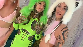 Tattooed Monster Girl Stretches on Massive Dildo