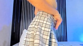 This Chick Pleasures Both Her Holes