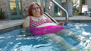 Big Beauty Nurse Vicki Shows off Her Water Shoes and