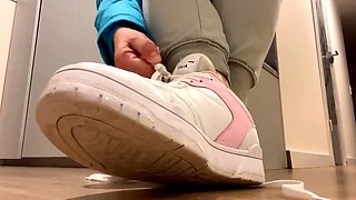 No socks, feet fetish, milf feet
