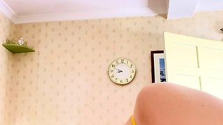 Blonde milf polarka in stockings masturbating
