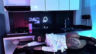 Sexynympho webcam model uses toy on clit to masturbate