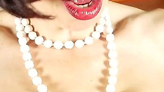 Skinny American MILF Alyce Porter Fingers Her Shaved Pussy for You!