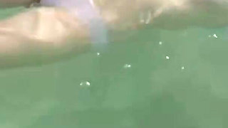 Gravure Idol Behind-the-scenes in Okinawa, a Daring off-camera Moment Captured Discreetly 1st