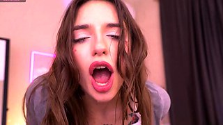 Sexynympho webcam model uses toy on clit to masturbate