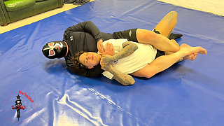 Kourtneyinked Wrestles Pathetic Guy