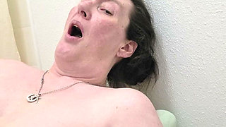 Cripplefreak4u up Close Face While Using Fucking Machine for the First Time