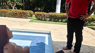 Hardcore outdoor sex at the resort with the bigdicked waiter - Dani Clark & Alejandra Palacios