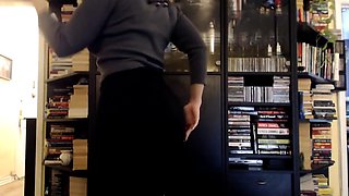 Big-Ass MILF Plays With Dildo On Webcam