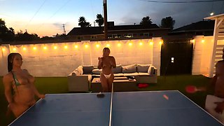 Amateur hottie fucked outdoor in public