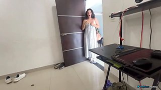 My stepsister surprises me with her underwear and helps me in her mouth!