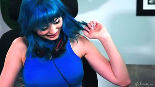 Big Tit Distraction: Extreme Close-Up Finish