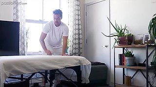 Gets A Happy Ending Massage - Gorgeous Girl And Uma Jolie