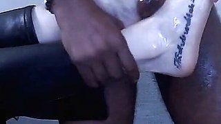 Stepdaughter of Rich Parentz Getz Her Feet Fucked by Hood Bur9lar!!