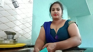 Desi Bhabhi ko Kitchen me Bartan dothe dheka or Bedroom me Bhabhi ko Chodha