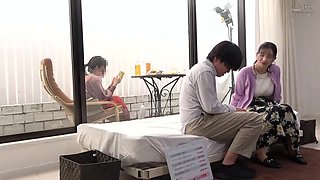 Mother Helps Boyfriend Deflower Her Daughter in a Mirrored Room. Asian Erotic Video x3x592A4A2808EAAAE4C6